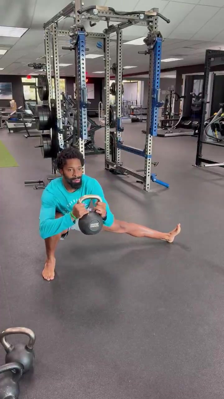 丁威迪休赛期强化力量训练：壶铃双侧深蹲提升柔韧性与爆发力