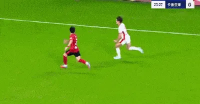 开云体育官网-徐浩峰撞倒胡荷韬，被裁判出示黄牌