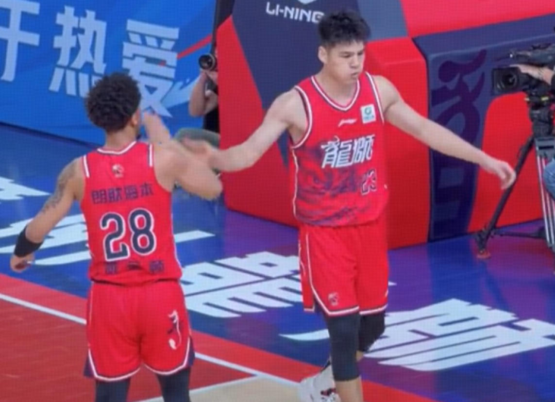 开云体育官网-北控刚打好一场又崩了！防守反击顶不住，张庆鹏挂机，还是没希望